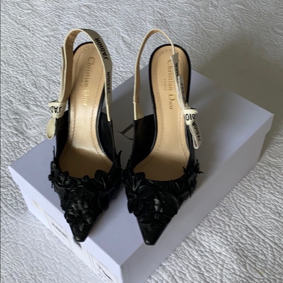 ❌SOLD❌Dior Black Lambskin Flower Slingback heel 4” - Picture 8 of 12